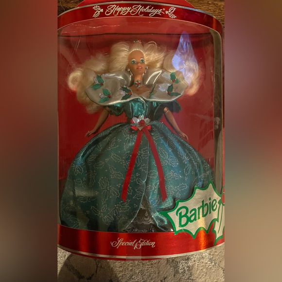 Happy Holiday Barbie - Picture 2 of 2